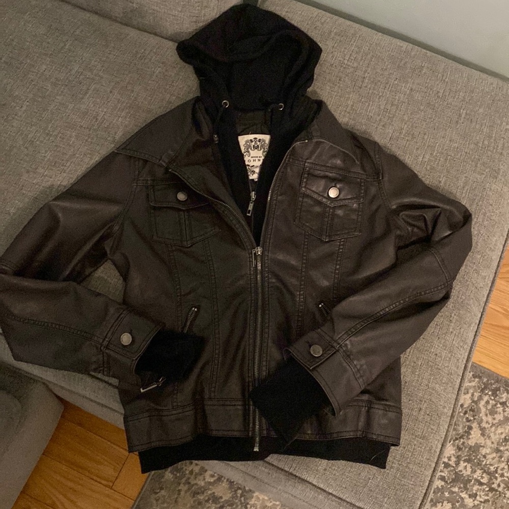 Johnny faux leather jacket. Medium size for young woman and chocolate brown.